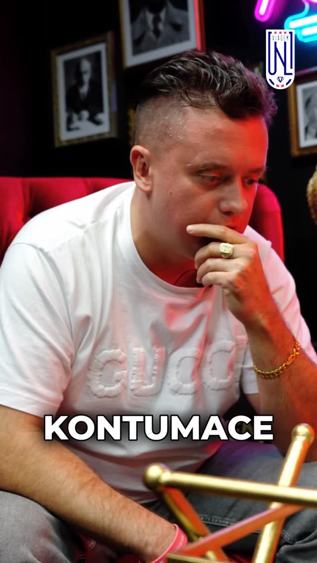 Vypadá to na KONTUMACI?: Vědma Graciela osobně dorazila do centrály a vyložila karty.