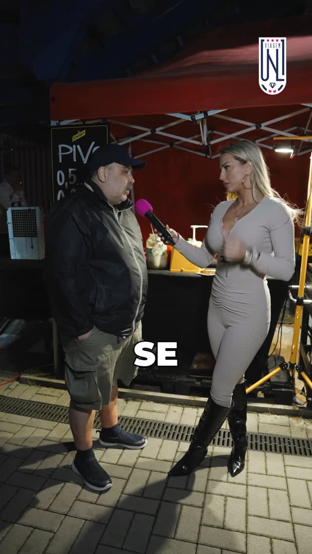 Moderátorka Sabina Jakšová zastavila fanouška na rozhovor a ptala se ho, jak vidí střed…