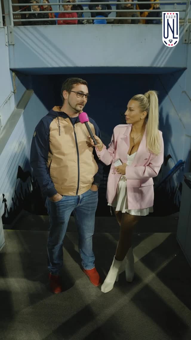Moderátorka Sabina s fanouškem, který se vsadil s kamarádem