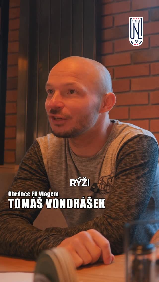 DEN S HRÁČI: Kluci si po tréninku zajeli na oběd