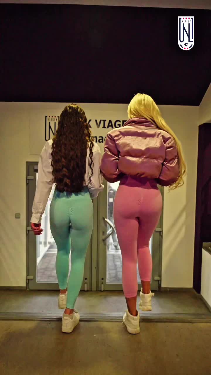 Poločasová hra: přetahovaná s našimi moderátorkami.