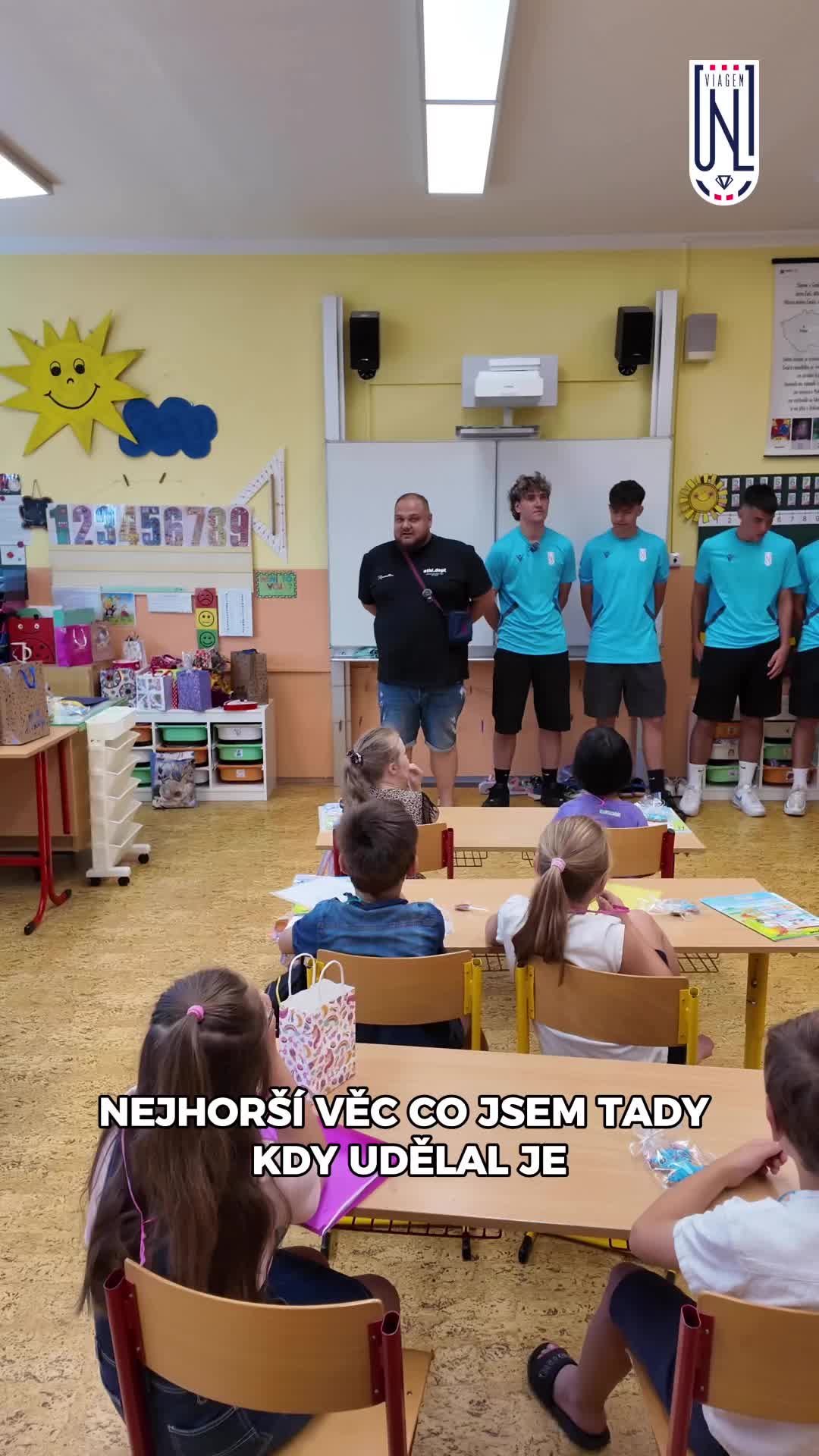 Předávání vysvědčení s Danem a našimi mladšími hráči. Dan se po letech vrátil do své zá…