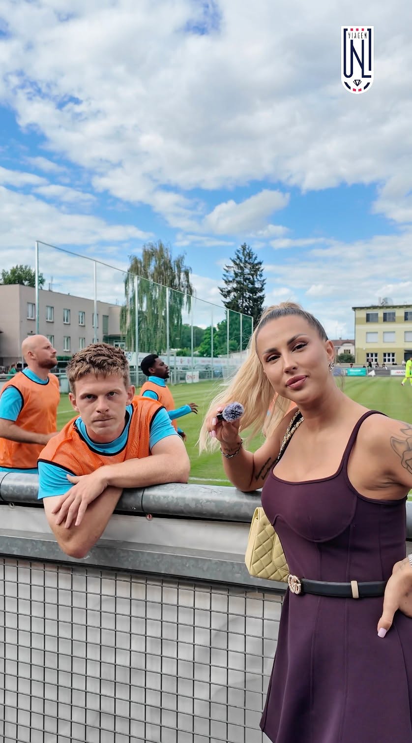 SÁZKA O MALINOVKU: Během přípravného utkání proti Jablonci uzavřeli Tomáš Kott a naše m…