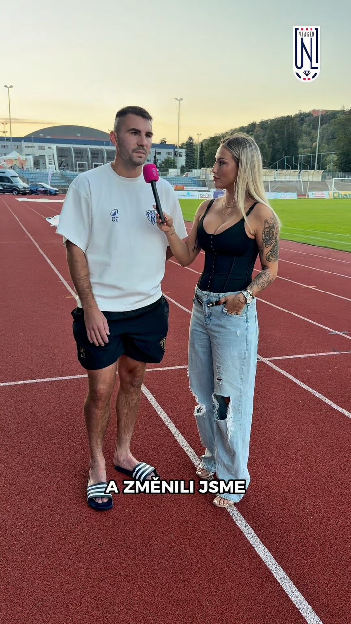 Ondřej Žežulka v pozápasovém rozhovoru s moderátorkou Sabinou.
