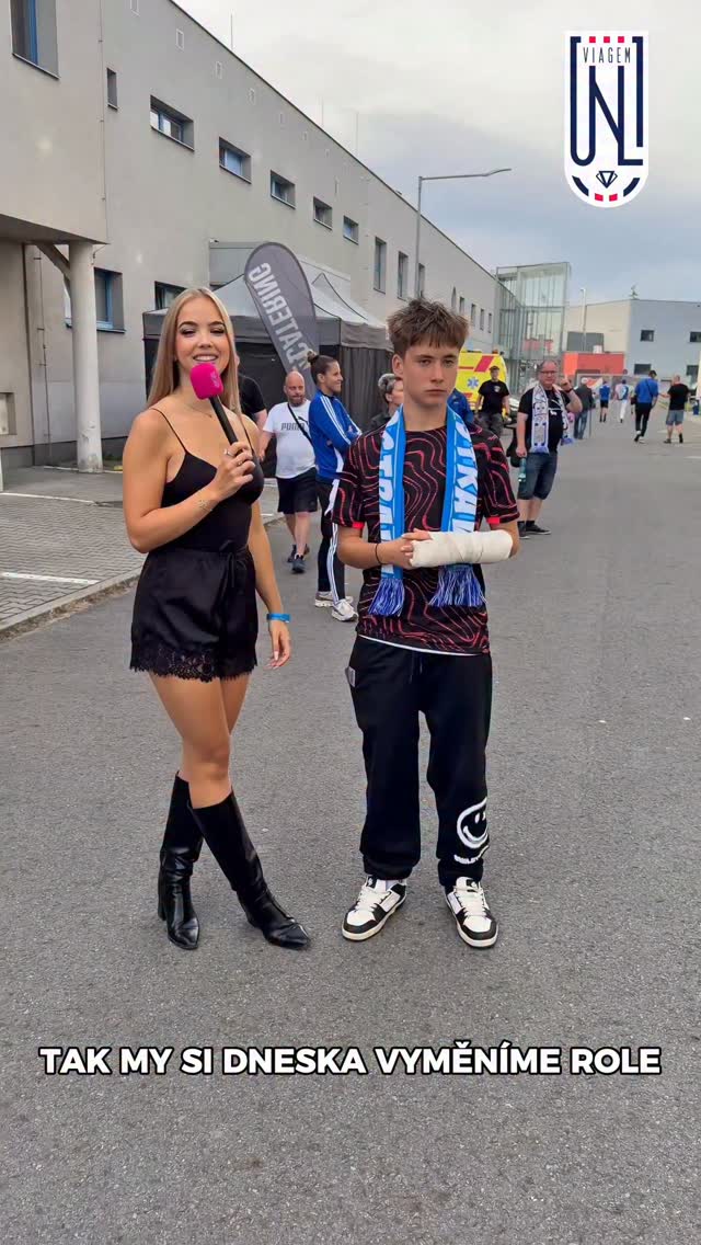 Výměna rolí: Klárka si v Ostravě vyměnila role s jedním z fanoušků.