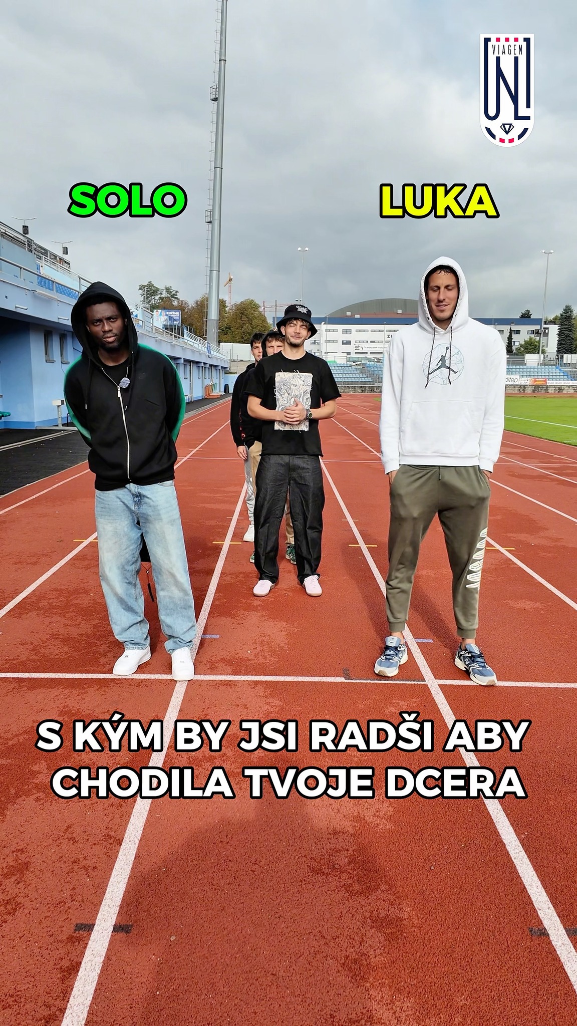 Duel: S kým by hráči radši pustili svou dceru na rande? A kdo víc leze trenérovi do zad…